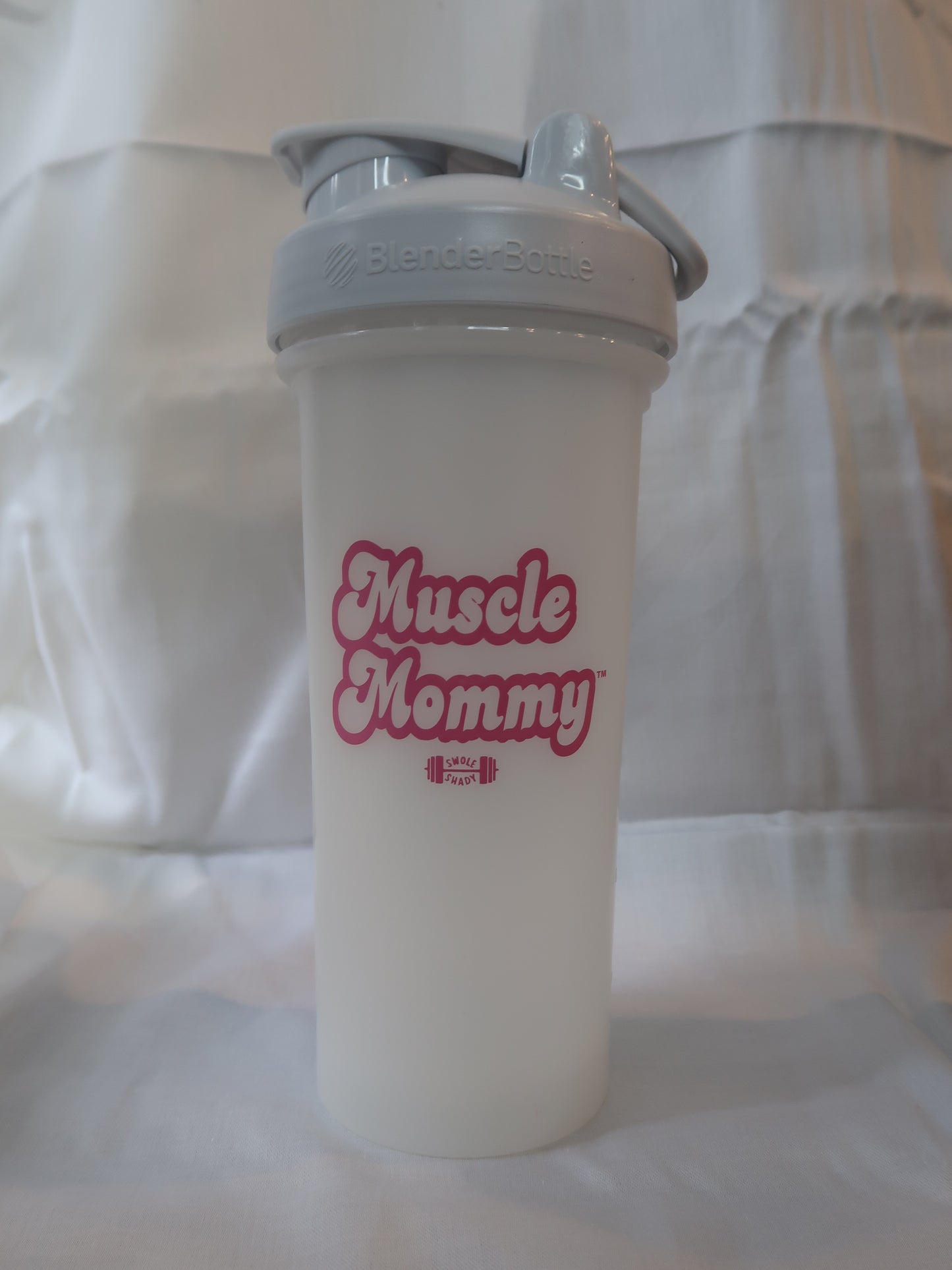 Pink Muscle Mommy ™ Blender Bottle ®